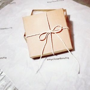 • I Ship Next Day •